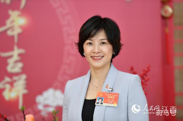 代表建议推广高铁静音车厢(全国人大代表冯帆表示)(图1) 代表建议推广高铁静音车厢(全国人大代表冯帆表示)(图1)
