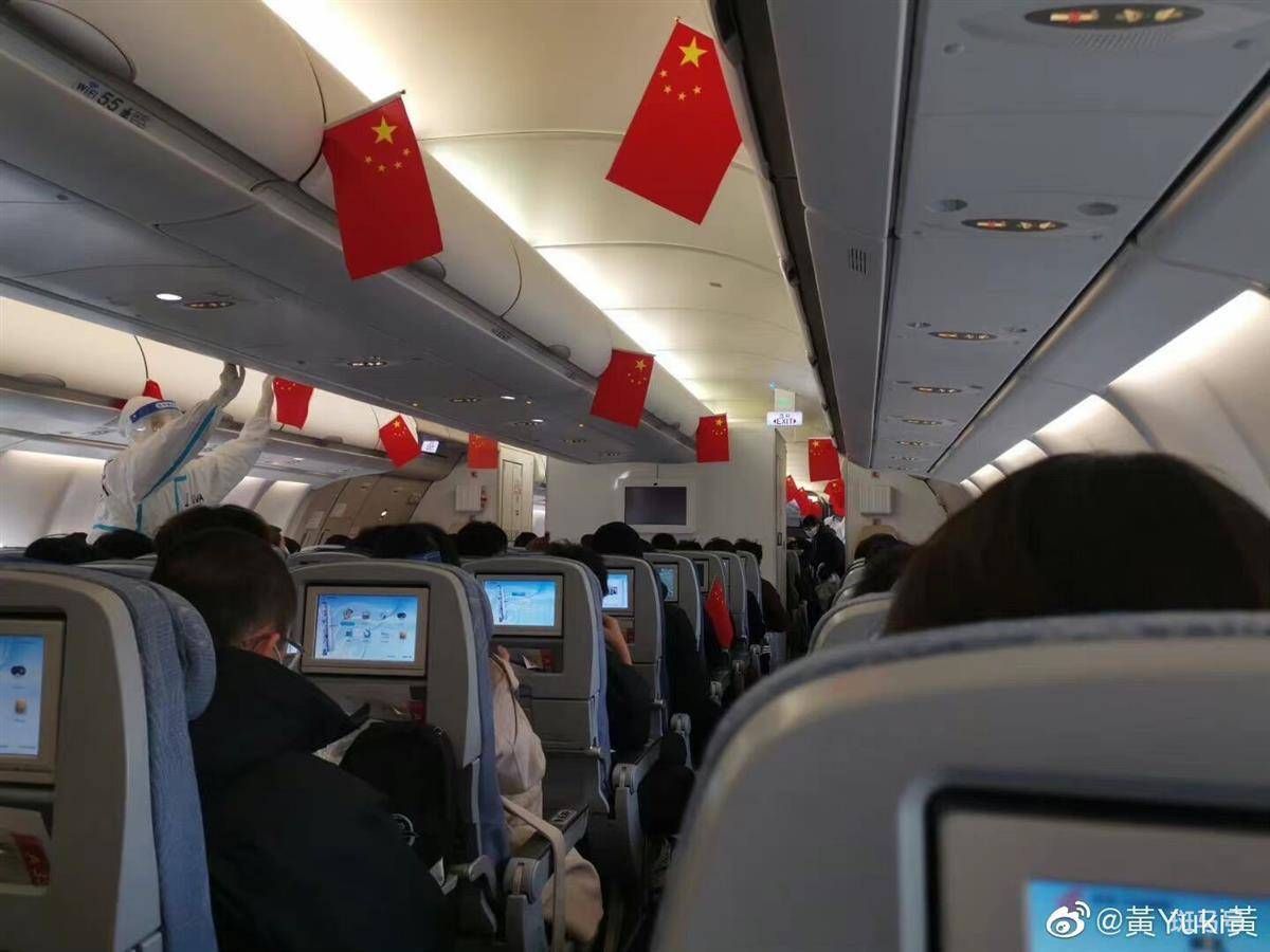 第二架自乌撤侨航班抵达郑州（人生当中最有意义的机票）(图4)